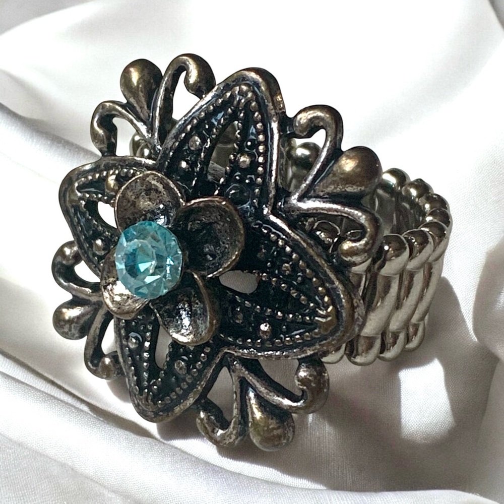 Antiqued Silver Metal Light Blue Crystal Ornate Filigree Stretch Band Ring